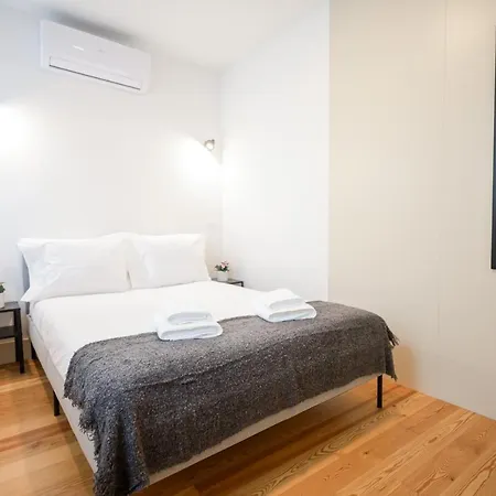 Martires Sweet Apts By Portocityhosts Exterior photo